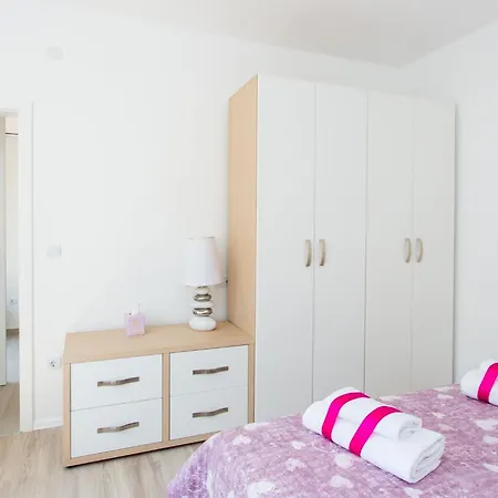 L&m - One Bedroom With Terrace Vlahini *