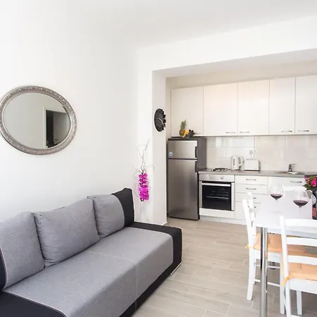 L&m - One Bedroom With Terrace Vlahini