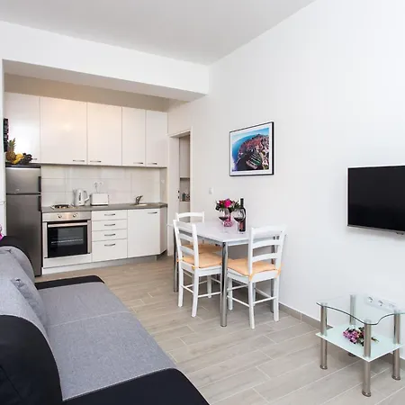 L&m - One Bedroom With Terrace Vlahini Apartment